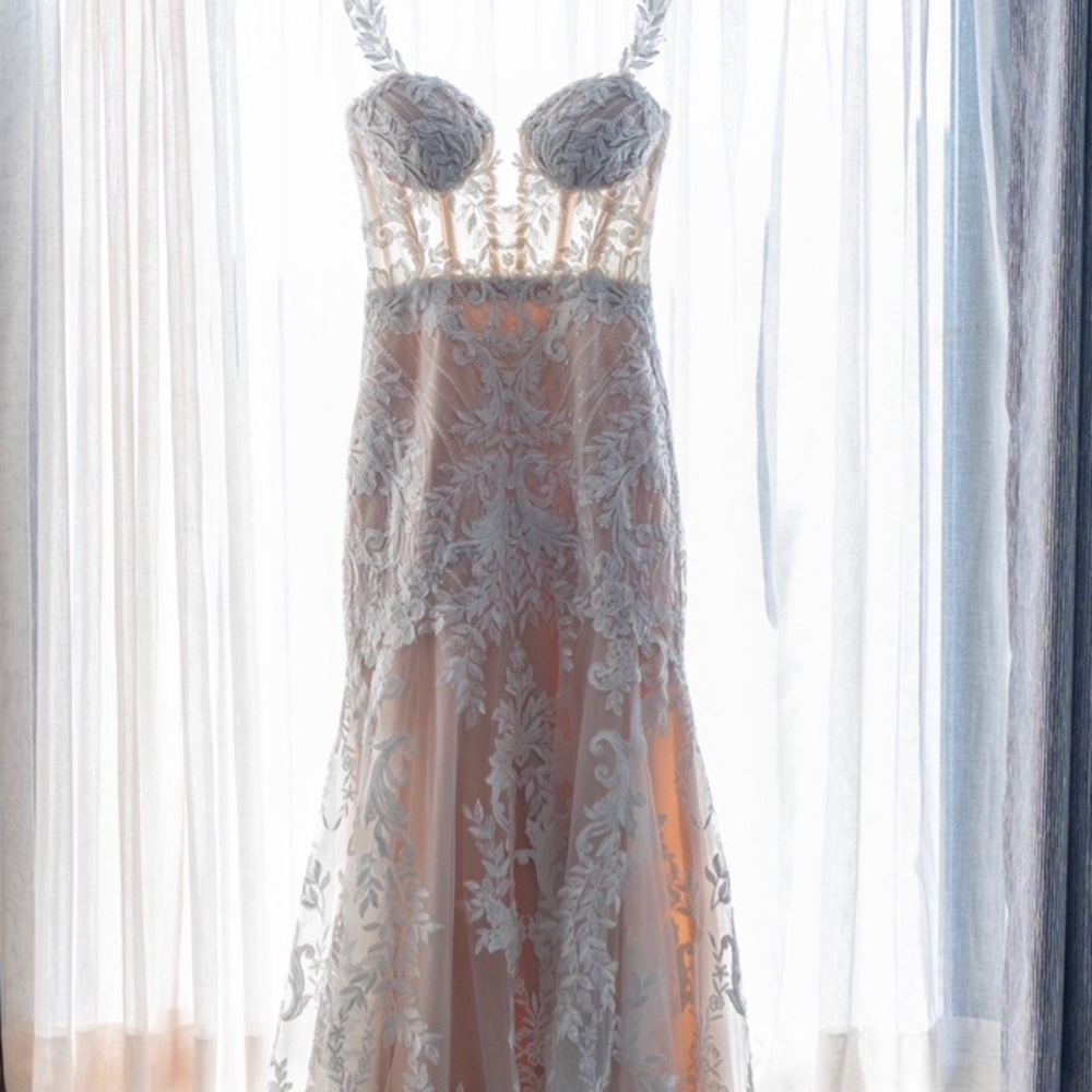 Wedding gown